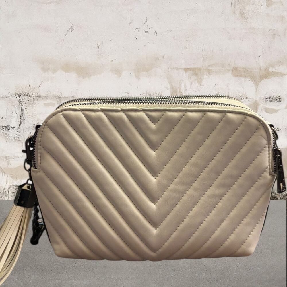 Aldo NWOT White Quilted Crossbody Bag with Chevron Stitching or Mask - Picture 4 of 8